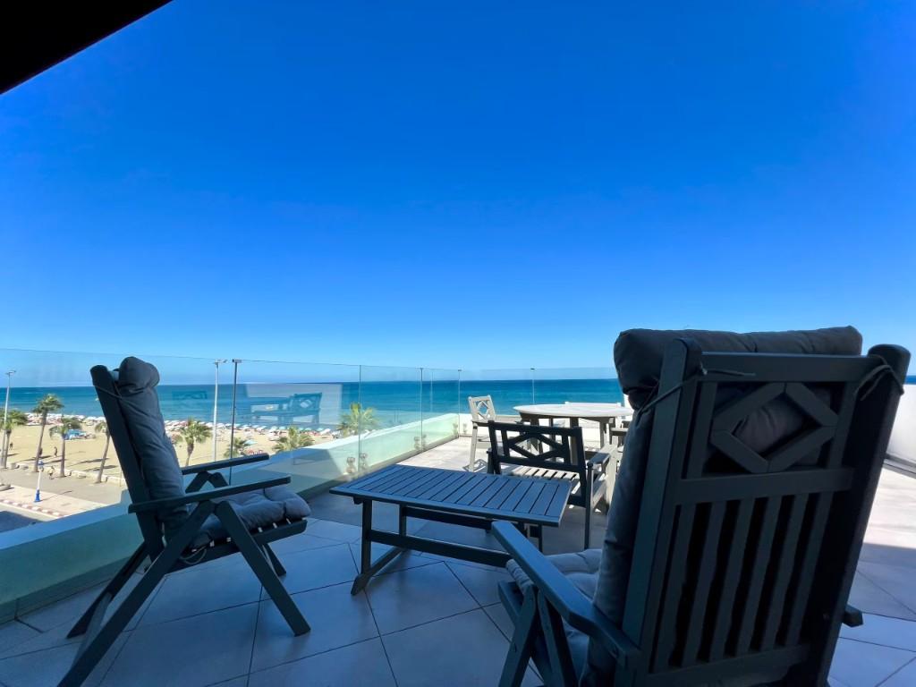 Terrasse face à la mer, logement prêt à recevoir